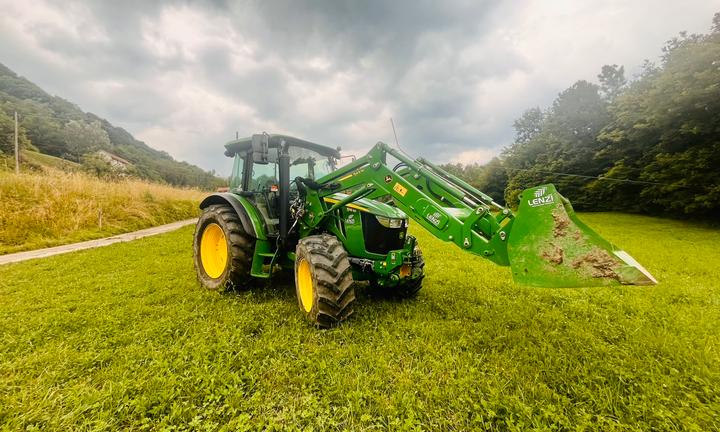 John Deere 5115M
