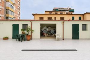 4 LOCALI A FOLLONICA