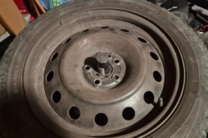 4 cerchi in ferro Fiat 6JX16 + gomme omaggio. 