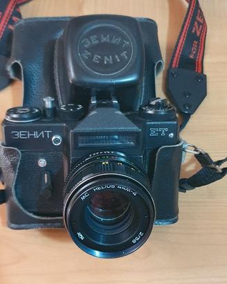 Macchina fotografica Zenit ET con accessori