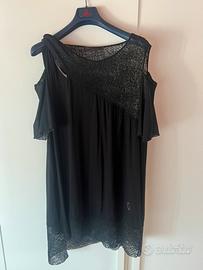 T-shirt curvi over con spalle scoperte e pizzo