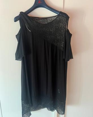 T-shirt curvi over con spalle scoperte e pizzo