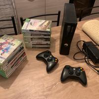 Xbox 360 con due joystick e giochi