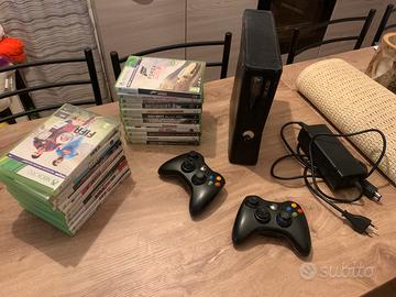 Xbox 360 con due joystick e giochi