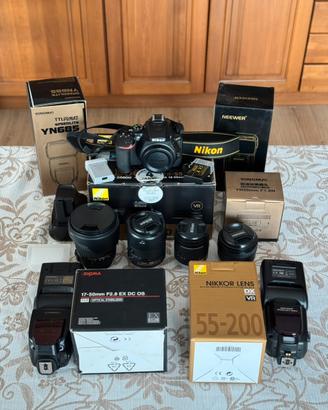 NIKON D5600 + KIT COMPLETO - TENUTO MANIACALMENTE