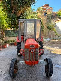 Trattore agricolo Massey Ferguson