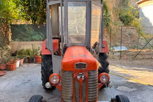 Trattore agricolo Massey Ferguson
