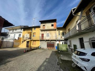 CASA SEMINDIPENDENTE A MOMO