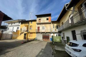 CASA SEMINDIPENDENTE A MOMO