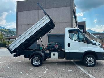 Iveco Daily 35-140 ribalt trilaterale 2023 Euro6e 