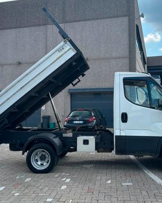 Iveco Daily 35-140 ribalt trilaterale 2023 Euro6e 