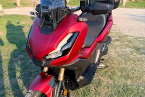 Honda ADV 350  2024  8.000 km
