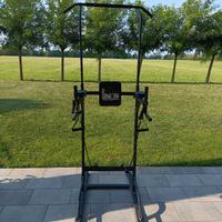 Scomparto per trazioni, addominali e dips.