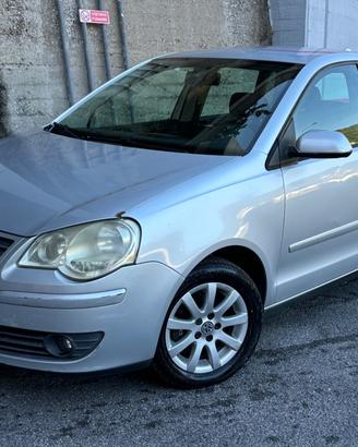 Volkswagen Polo 1.4/75CV 16V 5p. Sportline