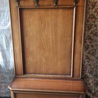 Appendiabiti con cassapanca