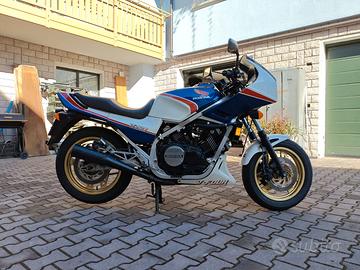 Honda VF 750 F Interceptor 1984 pronta all'uso