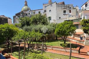 4 LOCALI A VIETRI SUL MARE