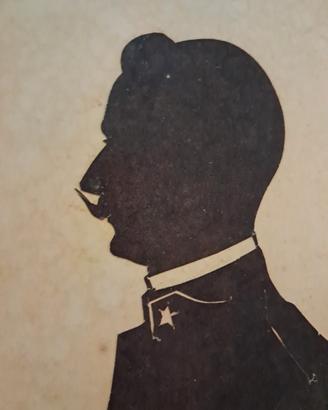 ritratto silhouette in carta ritagliata
