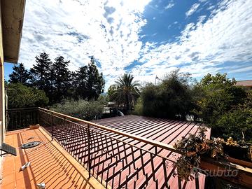 Semi Indipendente con Cortile e Balconi