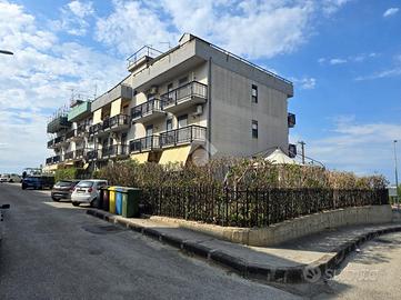 4 LOCALI A MELILLI