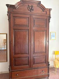 Armadio della metà del XIX secolo in legno massell