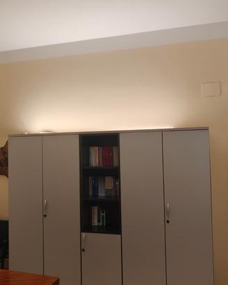 Armadio libreria multiripiano con archivio ufficio