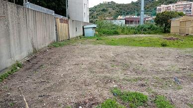 Terreno con capannone di metri quadtati 200