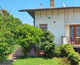 Casa la mare con giardino privato