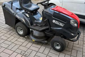 Trattorino Tosaerba OLEOMAC con Cesto di Raccolta