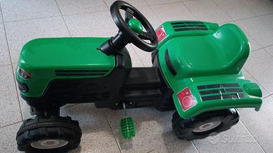 grande triciclo a forma di trattore