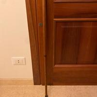 Bastone da passeggio in legno e manico di ottone