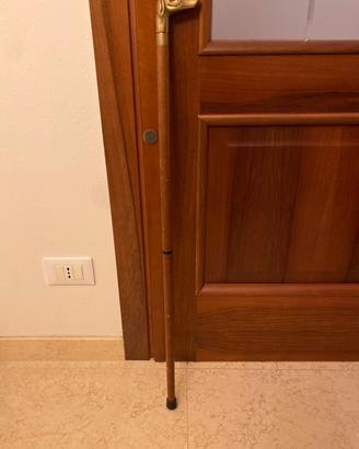 Bastone da passeggio in legno e manico di ottone