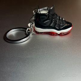 Portachiavi scarpa nera e rossa, Keychain sneaker - Abbigliamento