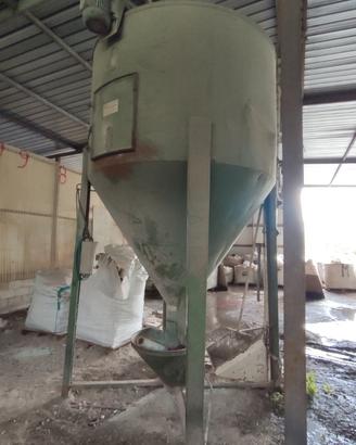 Miscelatore verticale per mangimi Bagarella