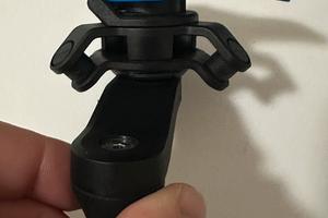 QuadLock per moto antivibrazione e iPhone 14 Pro