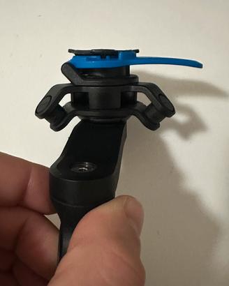 QuadLock per moto antivibrazione e iPhone 14 Pro