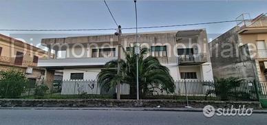 Intero stabile 700mq a Fiumefreddo di Sicilia