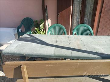 Tavoli panche sedie da giardino