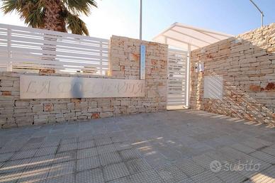 Bari Palese - Villa con giardino e box auto