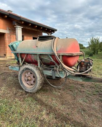 Serbatoio trainato su ruote