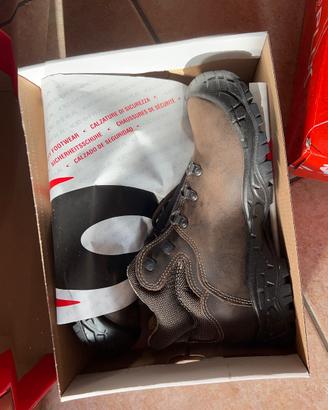 Scarpe antinfortunistiche nuove