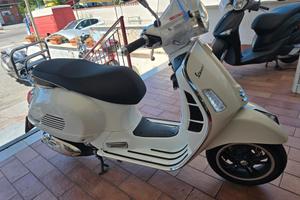 Piaggio Vespa 300 GTS HPE UNIPRO 2023