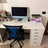 Scrivania con sedia