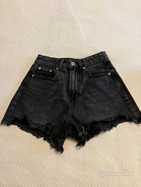 Shorts Stradivarius