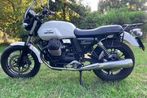 Moto GUZZI V7