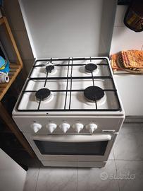 Cucina a gas 4 fuochi con forno  funzionante