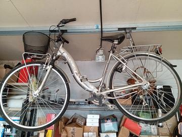 Bicicletta  donna  tipo city bike 