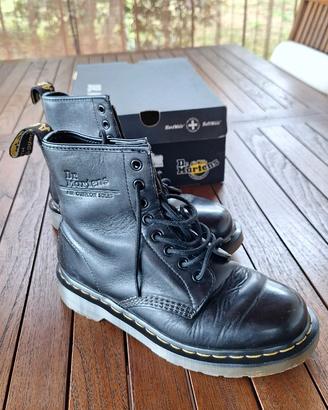 Dr Martens Stivali stringati 1460 in pelle Smooth