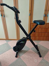 Cyclette per allenamento domestico 