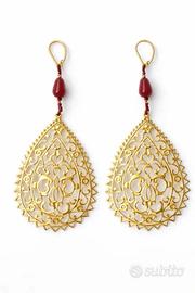 Orecchini con pietra dura